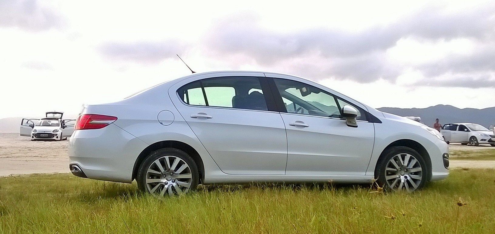 peugeot 408 lateral