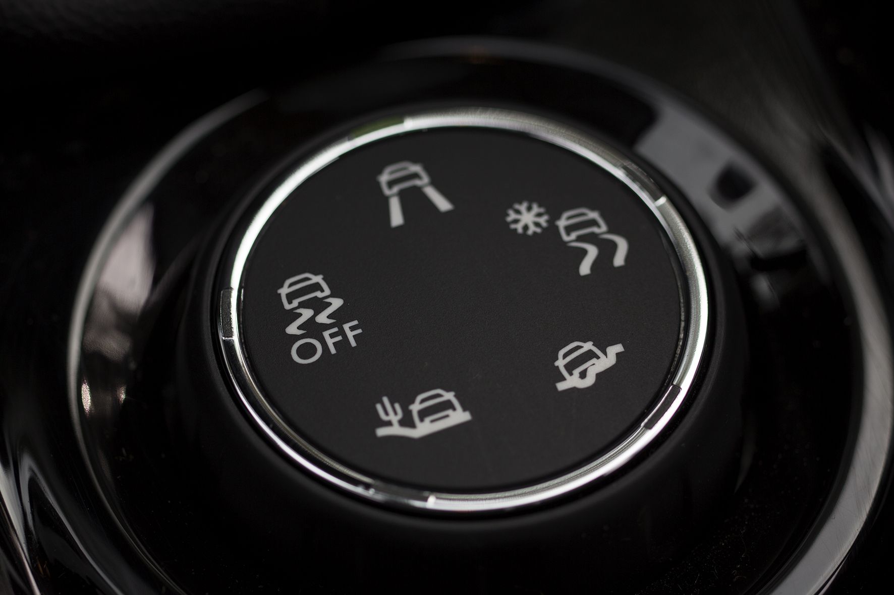 PEUGEOT 2008 GRIP CONTROL (2)