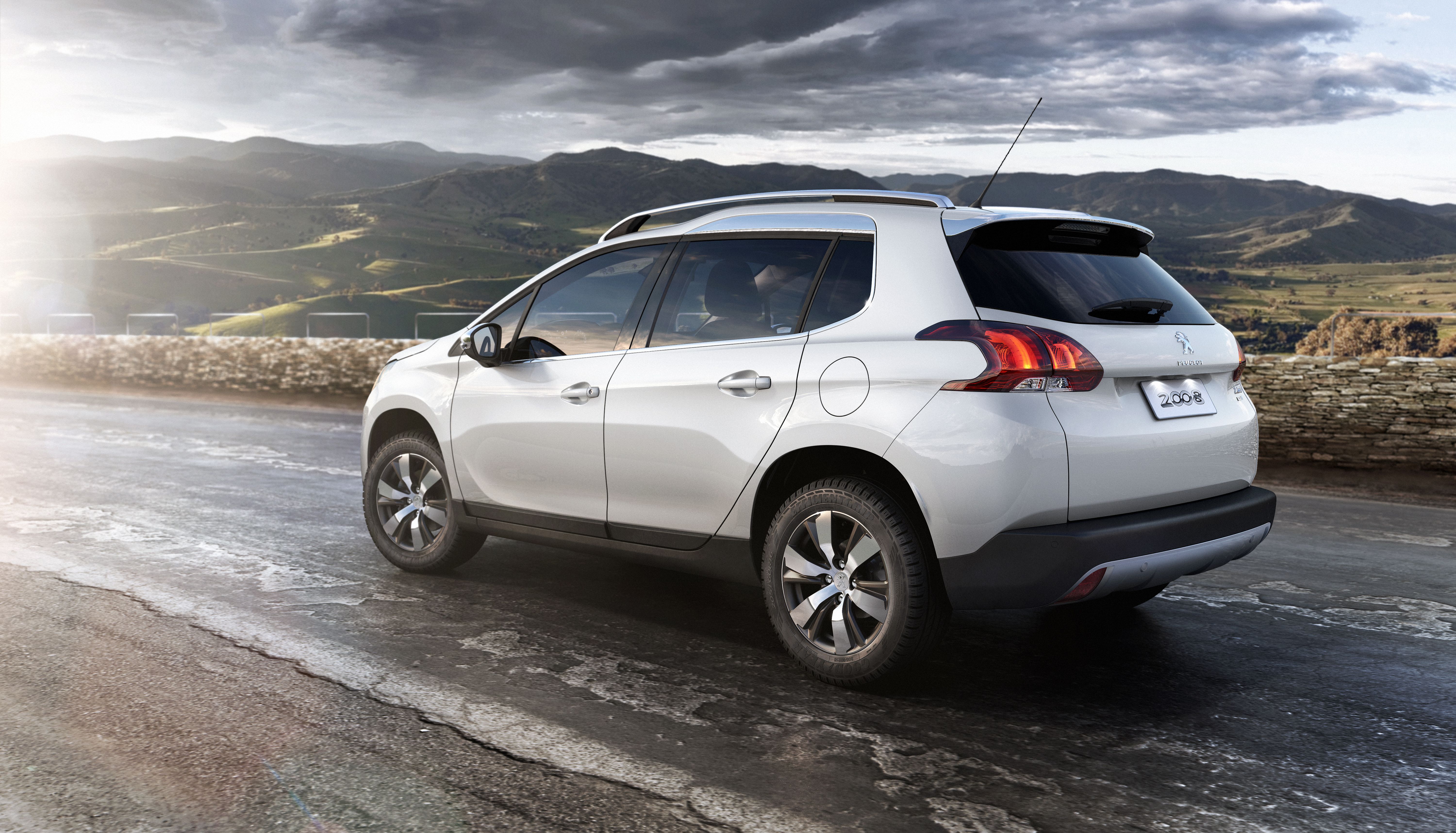 PEUGEOT 2008 LATERAL TRASERO