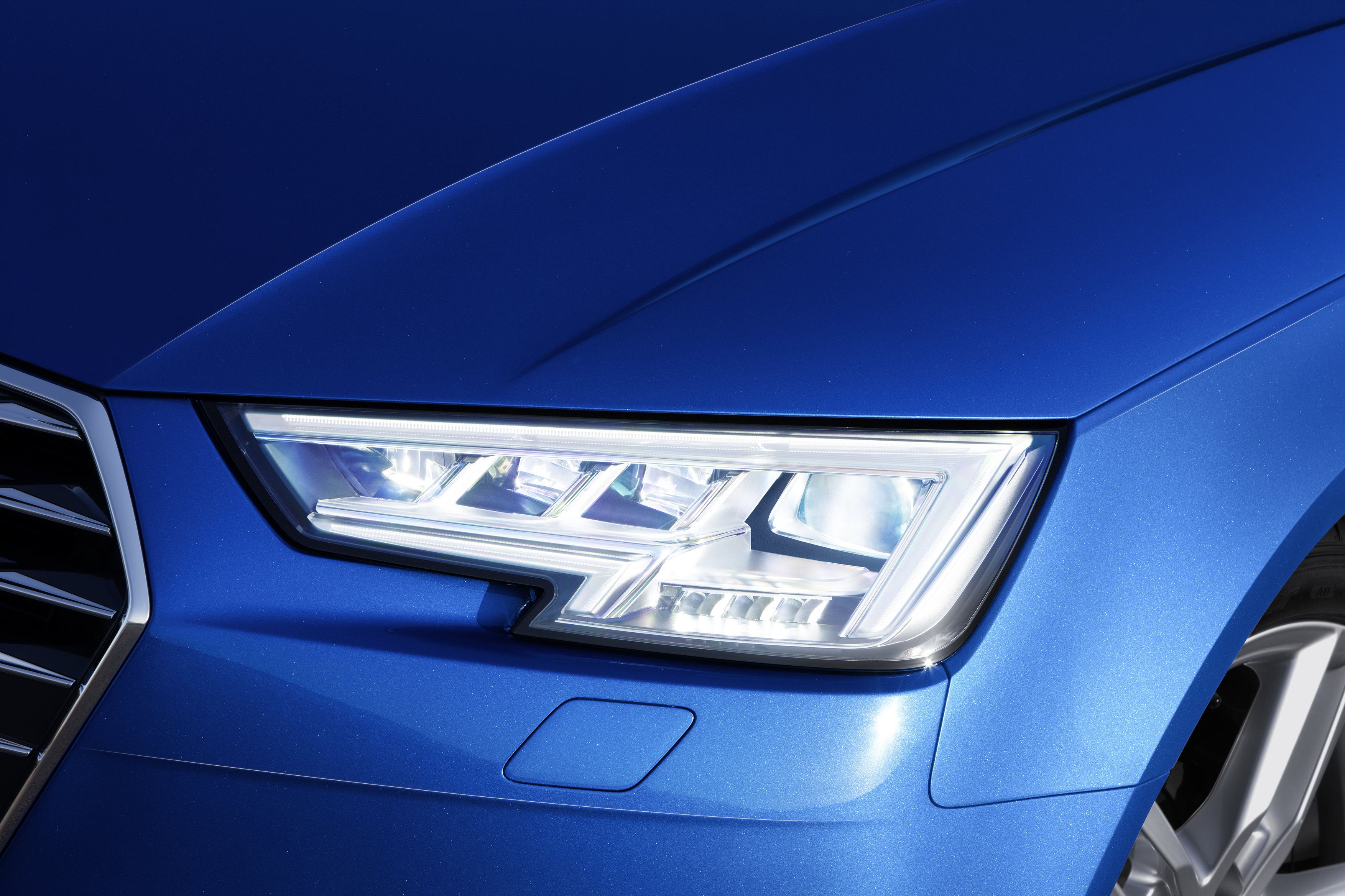 Matrix LED Colour: in crystal effect paint finish Ara Blue