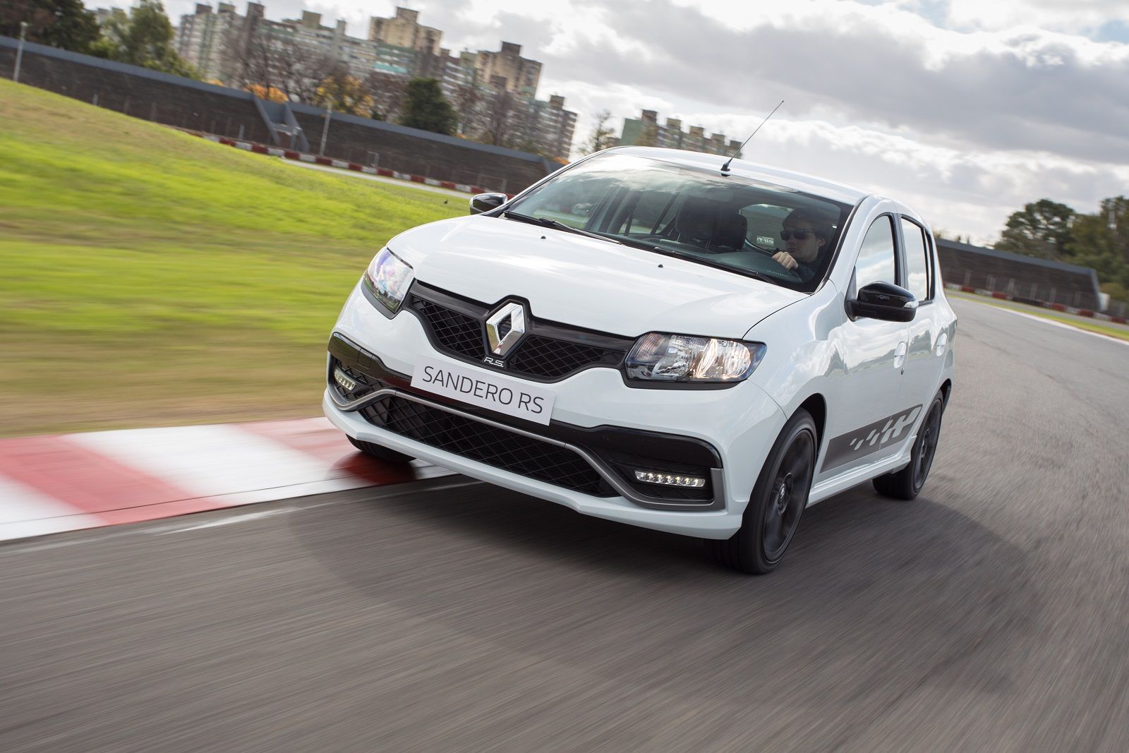 Producto Dinámica - Renault Sandero R.S. 2.0 (78)