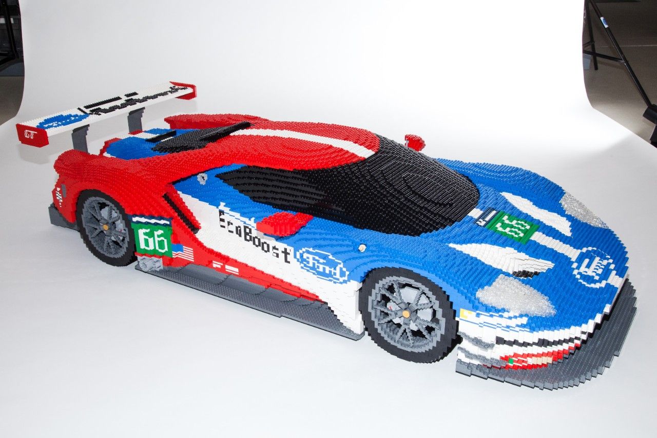 UN FORD GT FUE CONSTRUIDO CON 40