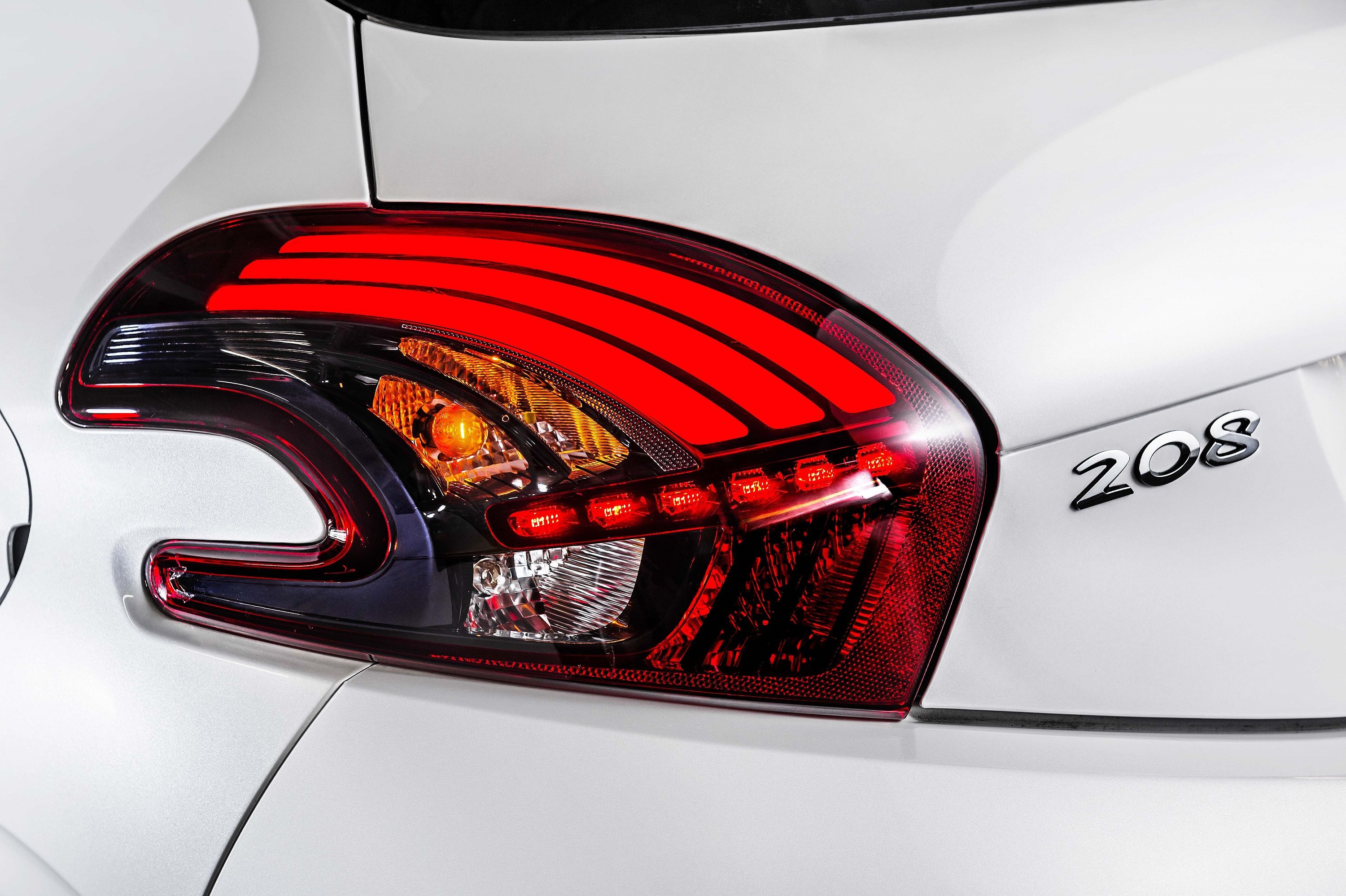 208 0PTICAS TRASERAS