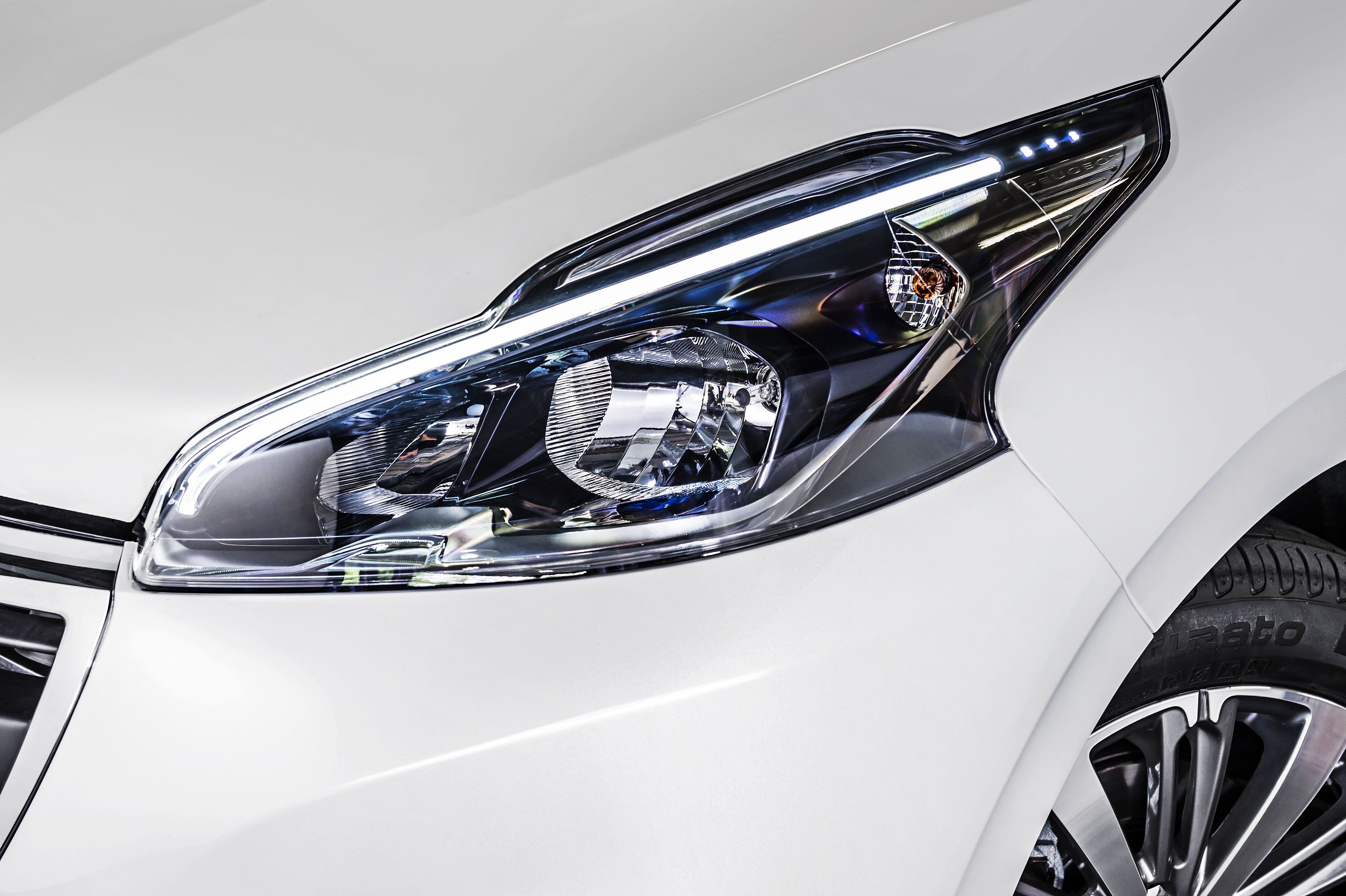 208 OPTICA DELANTERA