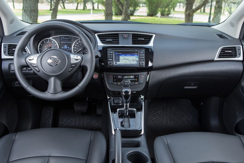 nissan-sentra-interior-1